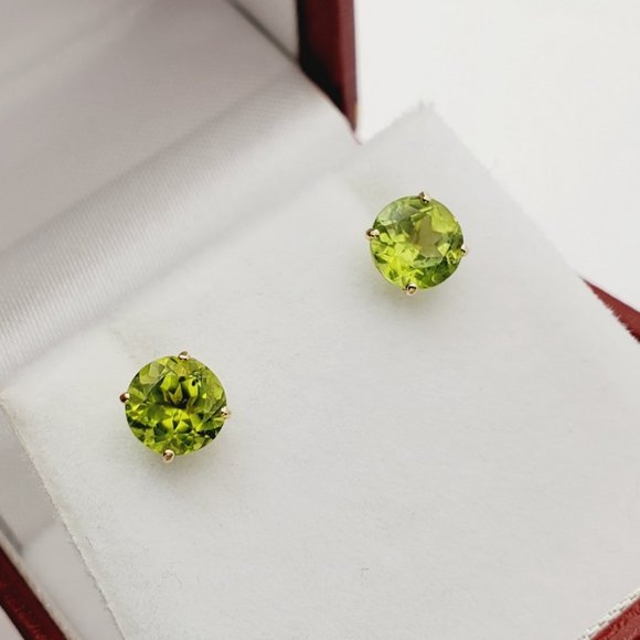 14K Yellow Gold Peridot 5x5mm Stud Earrings - Picture 3 of 5